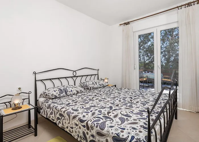 3 Bedroom In * Cres