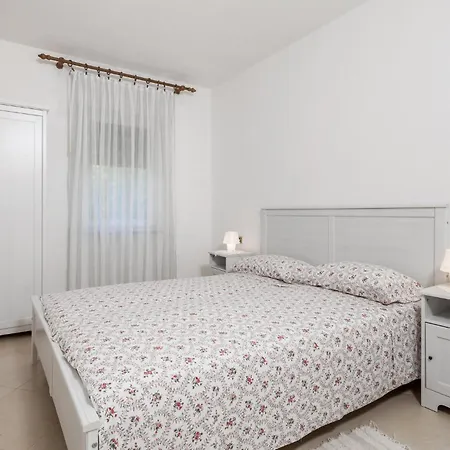3 Bedroom Front In Cres