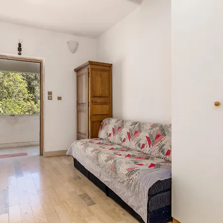 Apartment 3 Bedroom In *