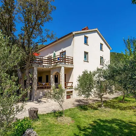 3 Bedroom Front In Apartment