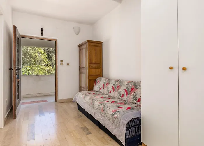 Apartment 3 Bedroom In *