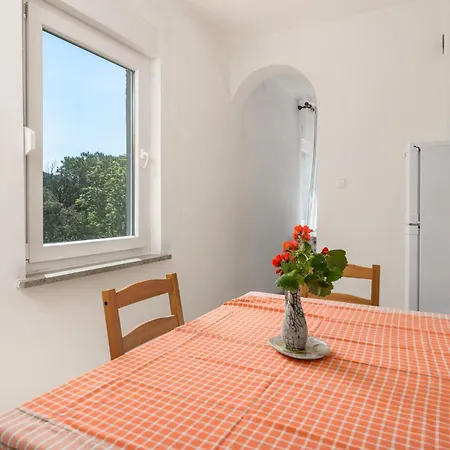3 Bedroom In Cres